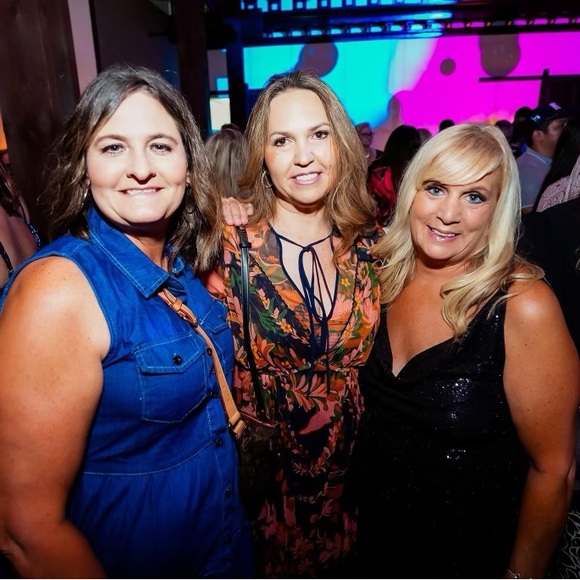 🎉POSH N’ CONNECT NASHVILLE STYLE🎉9/4/2024-HAMPTON SOCIAL FOR HAPPY HOUR - Picture 3 of 15